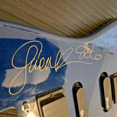 NO DOUBT signed Charvette by Charvel ,Gwen Stefani, Young etc image 5