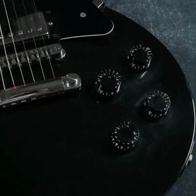 Gibson Les Paul Studio 2004 - Ebony - Chainsaw case - repaired image 18