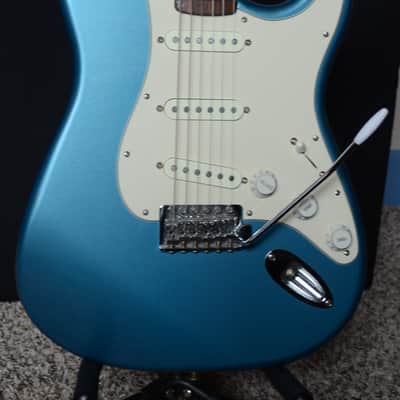 Fender Stratocaster 1992 - Lake Placid Blue MIM - Upgraded Electronics image 2