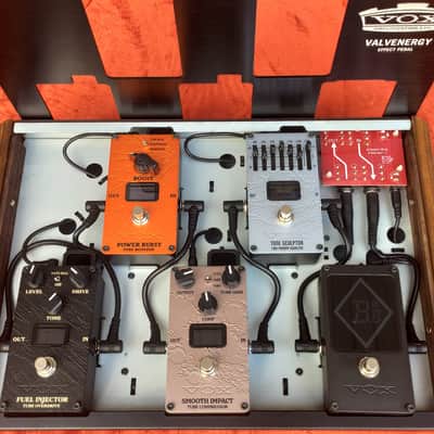 VOX VE-EXHB loaded pedalboard with 5 VOX effect pedals from the new fancy Valvenergy series with ,,Nutube" technology* Tube overdrive/Tube booster/Tube preamp EQ/Tube compressor/Tuner pedal*very rare board/was for VOX dealers only*list price 1199€ image 4