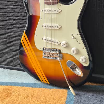 Fender Traditional ’60 Stratocaster Made in Japan 2025 - Competition 3-Color Sunburst image 3