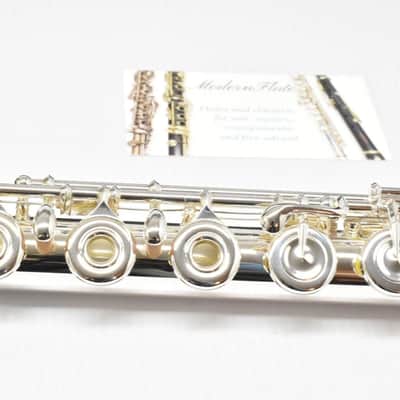 Mint Pearl 795 Elegante Semi-Pro Open Hole Flute Inline G & B Foot Sterling (MSRP $4069.99) image 9