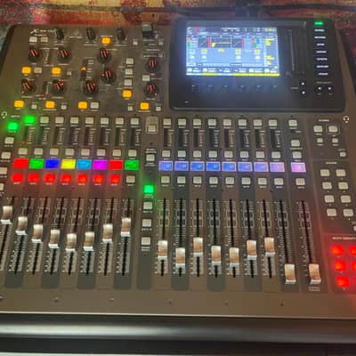 Behringer X32 Compact 40-Input 25-Bus Digital Mixing Console with flight case image 1