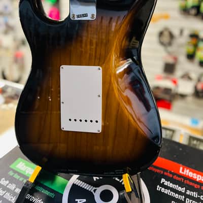 Fender 70th Anniversary American Vintage II '54 Stratocaster 2024 - Present - 2-Color Sunburst image 7