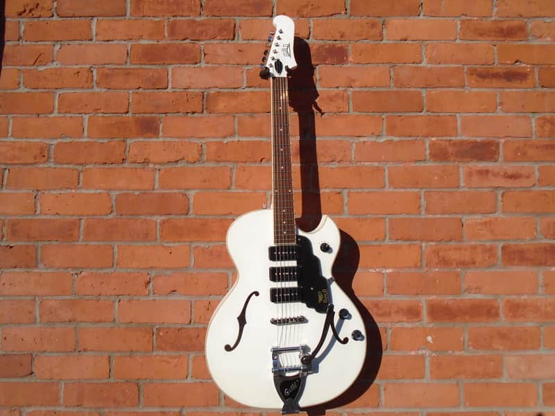 Guild Starfire l Jet 90 2021 Satin White w/Guild bag, store demo image 1