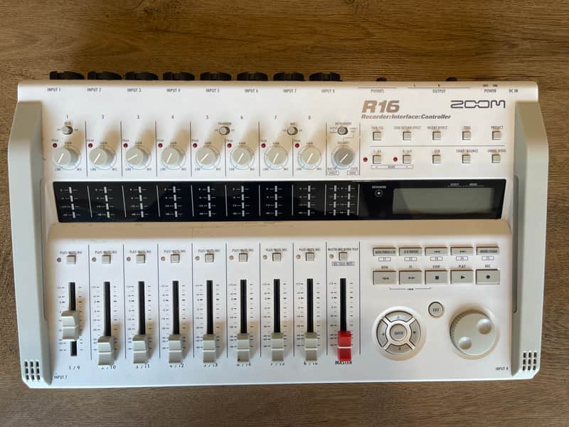 Zoom R16 USB Audio Interface / Digital Multitrack Recorder