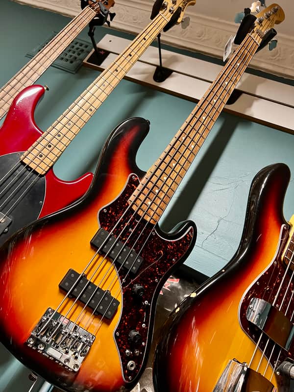 Fender Roscoe Beck Artist Series Signature Bass V 1998- 3-Colour Sunburst image 1