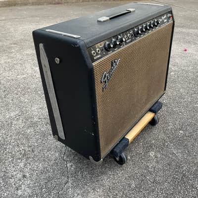 Fender Pro Reverb 2-Channel 40-Watt 2x12" Guitar Combo 1965 - 1967 - Black Panel image 2