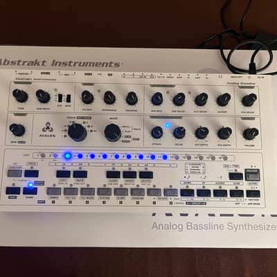 Abstrakt Instruments - Avalon Bassline (white, blue leds) + manual, original box (all like new) image 7