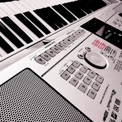 MUST SEE!!! YAMAHA DGX 305 SEMI-WEIGHTED 76-KEY DIGITAL PIANO IN AMAZING CONDITION! image 20