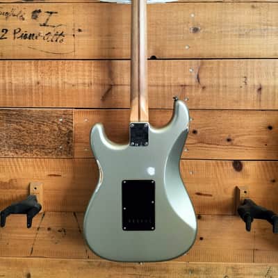 Fender Road Worn Stratocaster PLAY HSS Inca Silver con gigbag tweed image 2