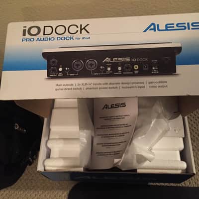 Alesis iO Dock I with iPad and Belkin iPad case. image 8