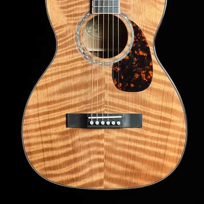 Larrivée OO-03 Acoustic Guitar Flamed Redwood/Mahogany image 3