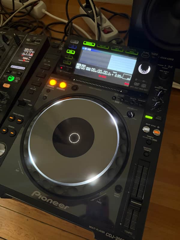 Pioneer CDJ-900NXS x 2 and flightcases image 1