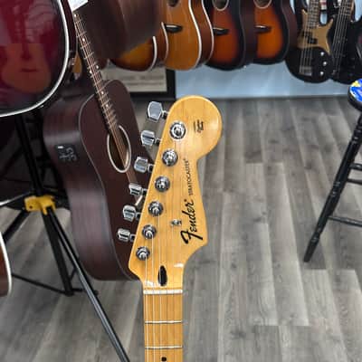 Fender Stratocaster Player plus 2013 - Cherry sunburst image 3
