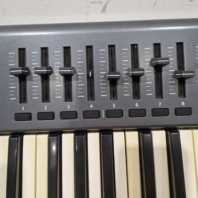 Novation Launchkey 49 - MIDI Keyboard Controller - 49-Key - Fair image 7
