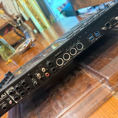Akai MPC Live II Black w/Decksaver nice image 3