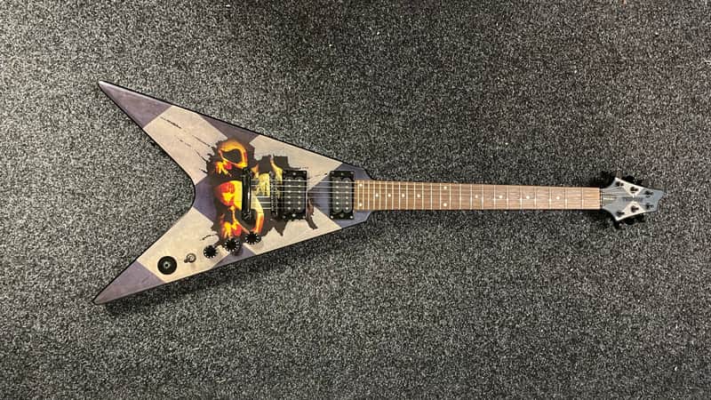 Washburn WV16 G11 Circa 2004 - Skull Graphic Bild 1