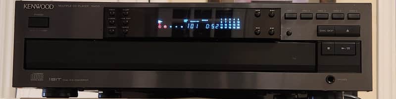 Kenwood Kenwood 104CD is a 5-disc carousel CD changer 1997 - Black