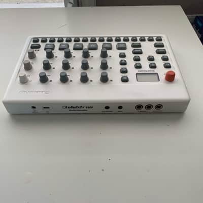 Elektron Model:Samples (White) + PL-2s Dust Cover image 4