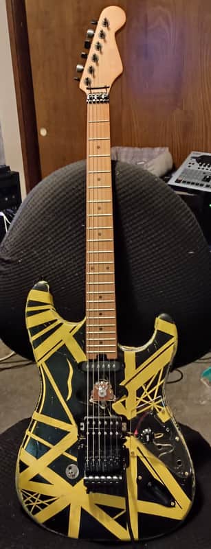 custom guitars frankenbee 2026 - relic black and yellow image 1