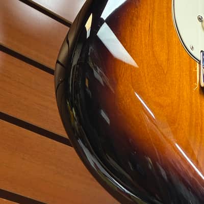 Fender American Special Stratocaster with Maple Fretboard in 2-Color Sunburst 2012 w/Lightweight Case image 5