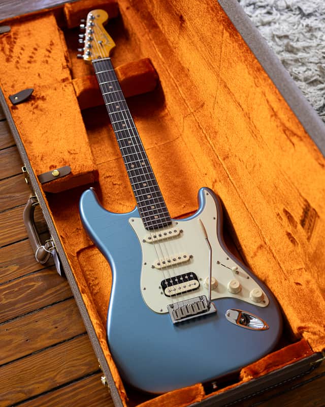 Fender American Ultra Luxe Vintage '60s Stratocaster HSS - Ice Blue Metallic