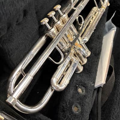 Bach Stradivarius Trumpet Model 37, Silver Finish image 2