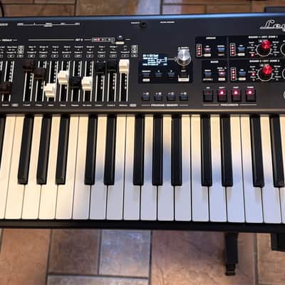 Viscount Legend One 73 - Like New Condition image 4