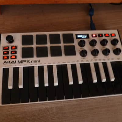 Akai MPK Mini Mk3 - custom avec Boite et Cable USB image 1