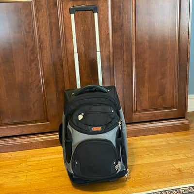 Fender - Wheeled Suitcase with Detachable Gig Bag Back Pack image 3