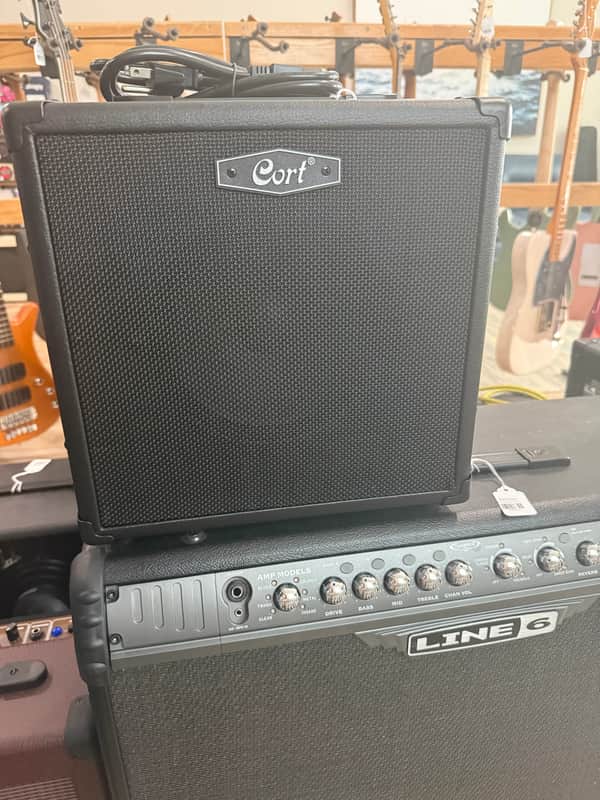 Cort CM20B 20 Watt 1 x 8" Combo Bass Amplifier image 1