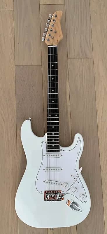 New White/Rosewood Strat image 1