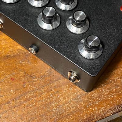 Super-Freq Parentheses Fuzz 2021 Black powder coat image 3