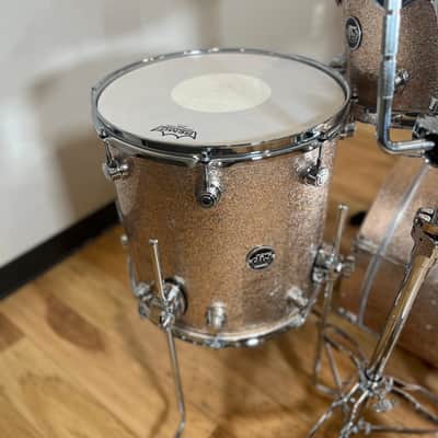 DW Performance Series 10/12/14/20" Drum Set Kit in Bermuda Sparkle image 5