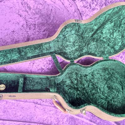 Stanford 1950s vintage style hard case for OM-sized guitars*strong wood construction*built-in hygrometer*looks fine witha fancy inside* image 3