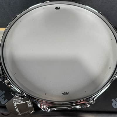 DW DRVF5514SVC Collector's Series Carbon Fiber 5.5x14" Snare Drum with Chrome Hardware 2020 - Present - Black image 4