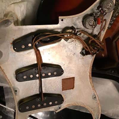 1989 Fender AVRI '62 Stratocaster with all tags and case candy image 3