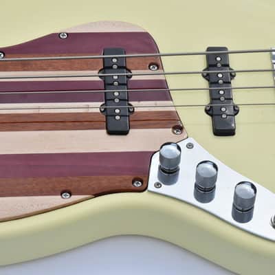 Ankh Instruments Woodie (new), 35" scale, L/H, 4 string, Jazz Bass,2021, 2021, Butter Cream image 5