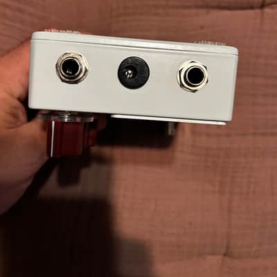 Hudson Electronics Broadcast-AP Ariel Posen Signature 2019 - Present - White image 7