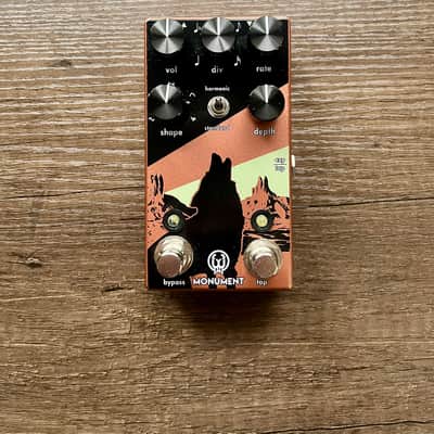 Walrus Audio Monument Harmonic Tap Tremolo V2 2018 - Present Coral / Black image 2