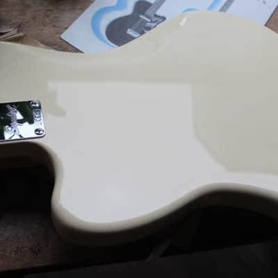 SQUIER "J.Mascis Jazzmaster with Laurel Fretboard Olympic White" 3, 80 KG image 8