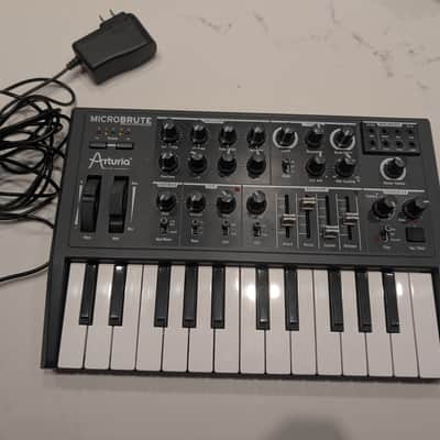 Arturia MicroBrute 25-Key Synthesizer 2014 - Present - Black image 2
