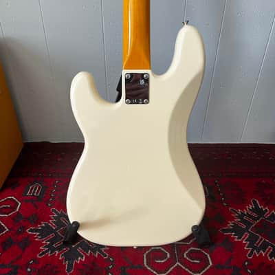 Mojo Dojo – Olympic White Precision Bass – AV II Neck – Custom Shop Pickup – PLEK + Pro Setup – Excellent Player image 7