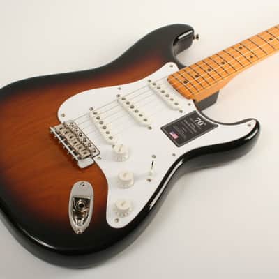 Fender 70th Anniversary American Vintage II 1954 Stratocaster Maple Fingerboard 2-Color Sunburst V704218 image 3