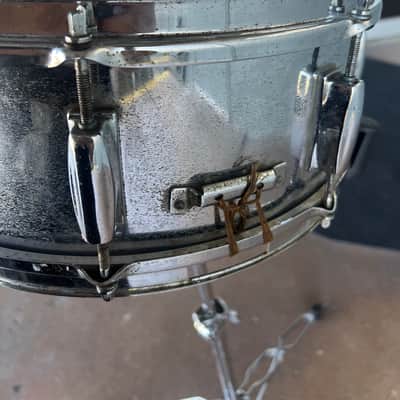 Vintage 60's Pearl 5.5x14" Chrome 8 Lug Snare Drum image 5