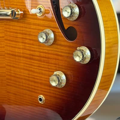 YAMAHA SA2200 Violin Sunburst image 4