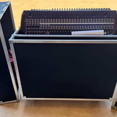 Midas Venice U32 32 Channel Audio Mixer with Cover image 8
