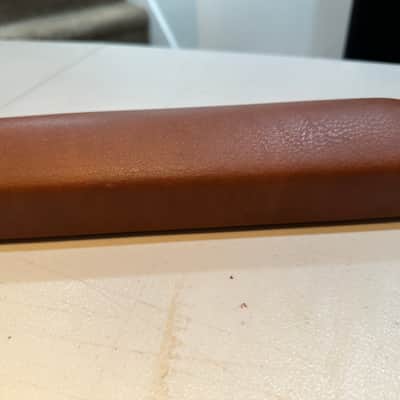 Studer A807 Leather Armrest in good condition. Pictures are part of desdripition image 9
