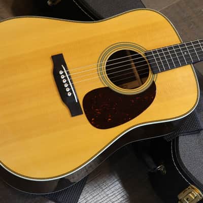 2023 Martin HD-28V Vintage Dreadnought Acoustic Guitar Natural + OHSC image 2